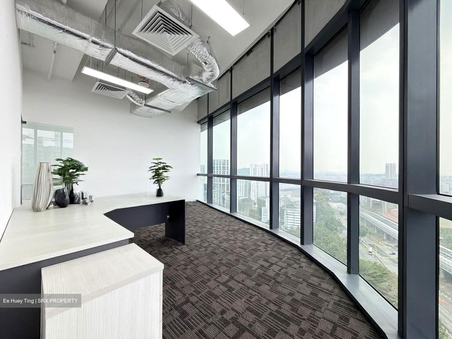 Woods Square (D25), Office #616394011
